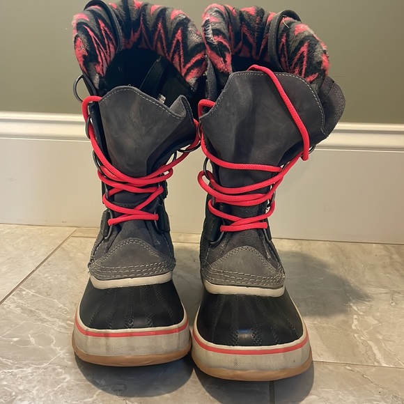 Sorel Winter Boots - Picture 2 of 9